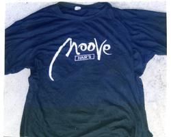 黒色Tシャツ(mooveの記名)の写真