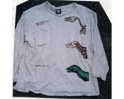 グレー色長袖Tシャツの写真