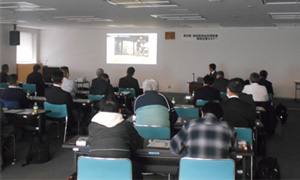部外講師の特別講話の様子