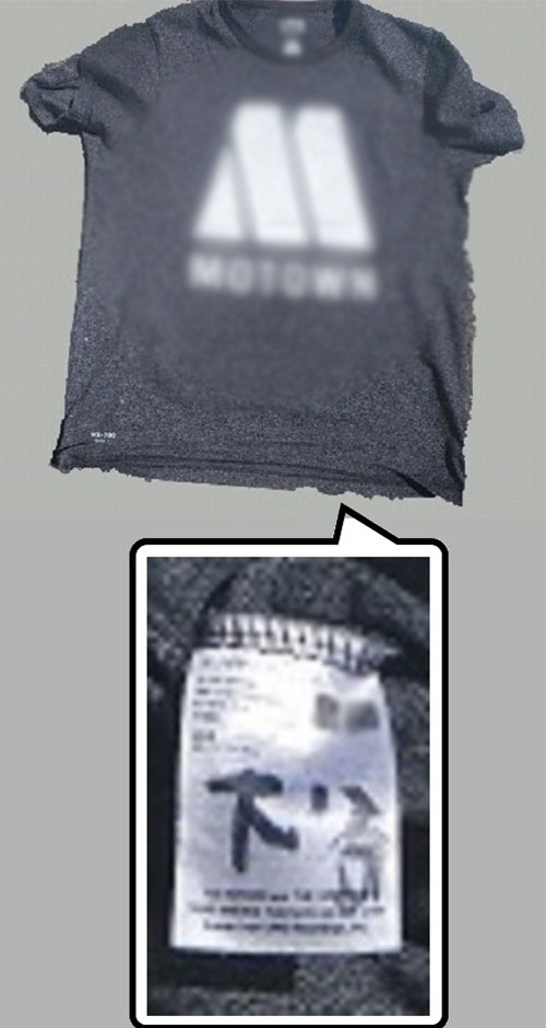 濃灰色Tシャツ
