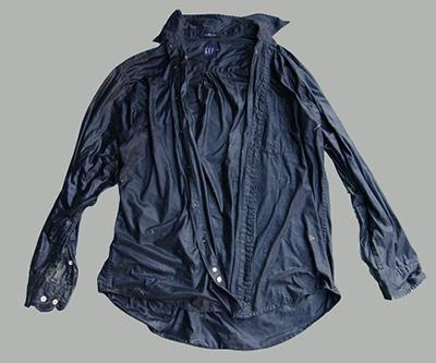 紺色カッターシャツの写真