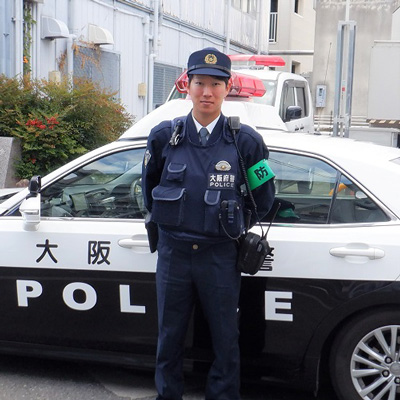 桃山学院大学出身の警察官の写真