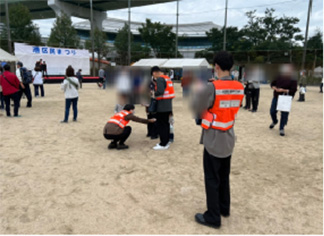 地域の方々に各種犯罪被害防止を呼び掛けている様子