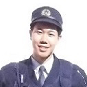 草津高校出身の警察官の写真