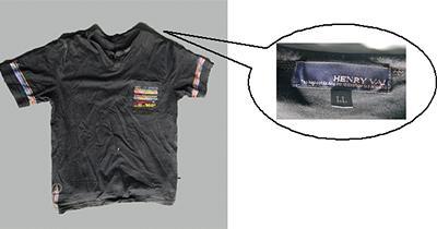 黒色Tシャツの写真