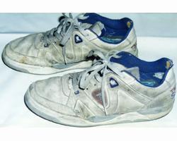 白色運動靴（25.5）センチの写真