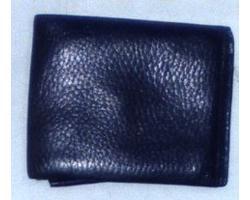 黒色二つ折り財布の写真