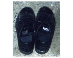 黒色運動靴（24.5センチ）の写真