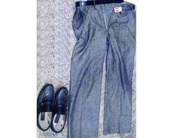 グレー色ズボン、黒色短靴（26センチ）等の写真