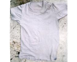 グレー色Tシャツの写真