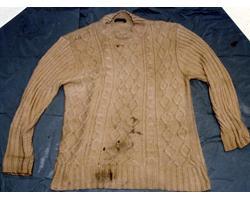 ベージュ色セーターの写真