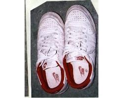白色運動靴（28.5センチ）の写真