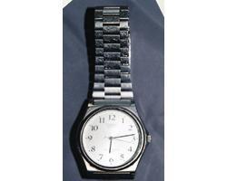 腕時計（カシオ製、丸型）の写真