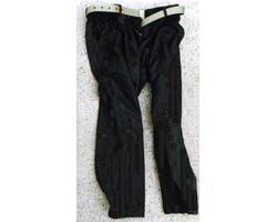 黒色ズボン（薄緑色作業ベルト付）の写真