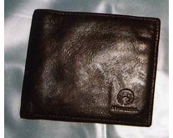 茶色2つ折り財布の写真