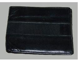 黒色革製二つ折り財布の写真