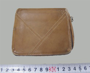 茶色合皮製財布（財布裏面）