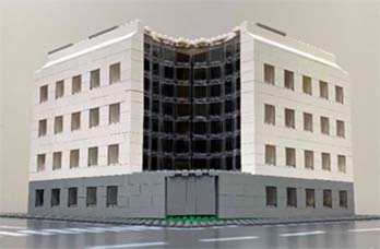 レゴブロックで作成した大阪府警察本部庁舎の写真