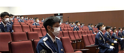 大阪府警察学校 卒業式「星影のエール」へのリンク