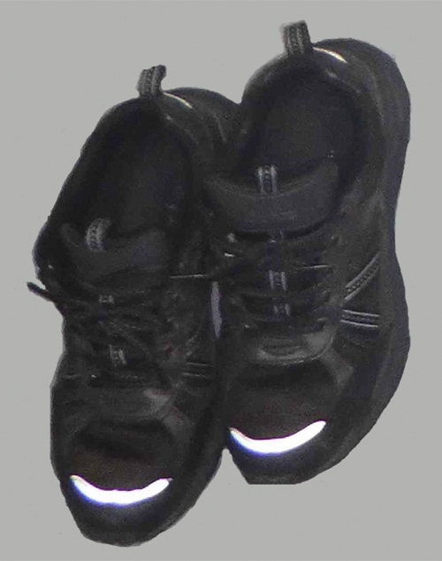 黒色運動靴（26.5センチメートル）