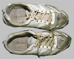 白色運動靴（25.5）の写真