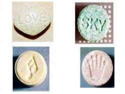 MDMA錠剤の写真。パステルカラーのカラフルな錠剤の見かけ