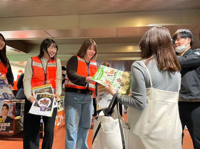 被害防止を呼び掛けている様子