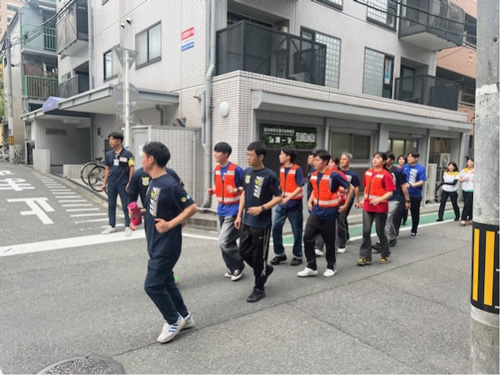 小学校下校時のランニングパトロールの様子1