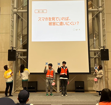 痴漢被害防止キャンペーンの様子1