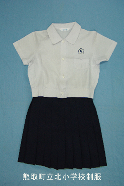 吉川友梨ちゃんの当時の服装のイメージ写真拡大版（制服1）の写真