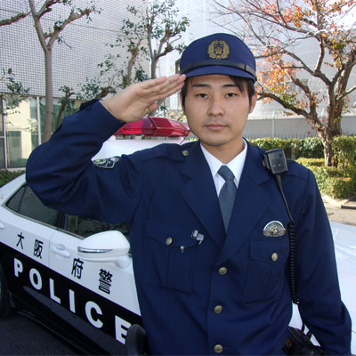 大阪経済大学出身の警察官の写真