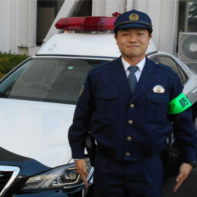 大阪商業大学出身の警察官の写真