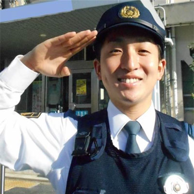 桃山学院大学出身の警察官の写真