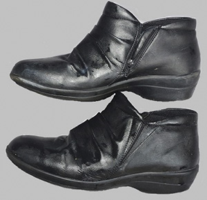 黒色靴
